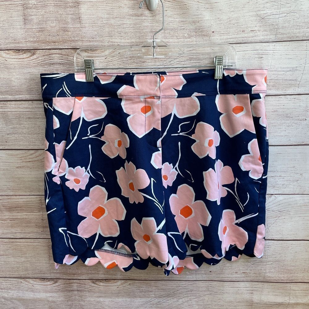 ISAAC MIZRAHI FLORAL‎ SHORTS WITH SCALLOPED HEM